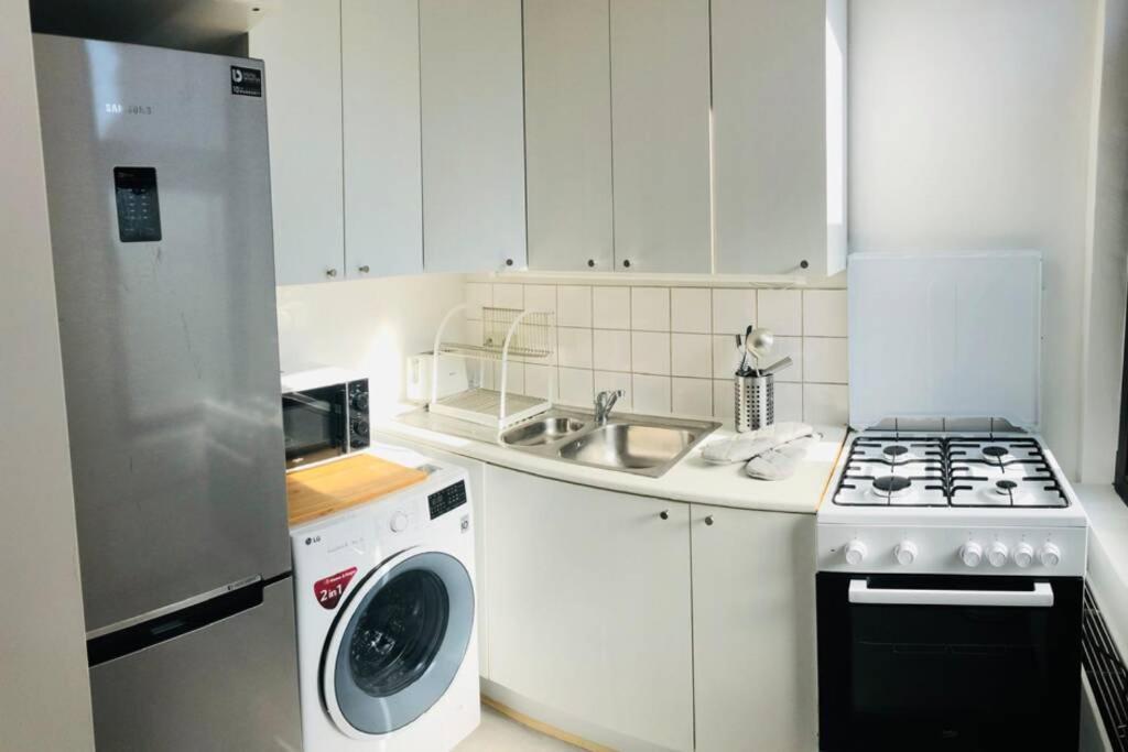 Brussels By Foot! Authenticity & Luxury Nearby Apartment Bagian luar foto